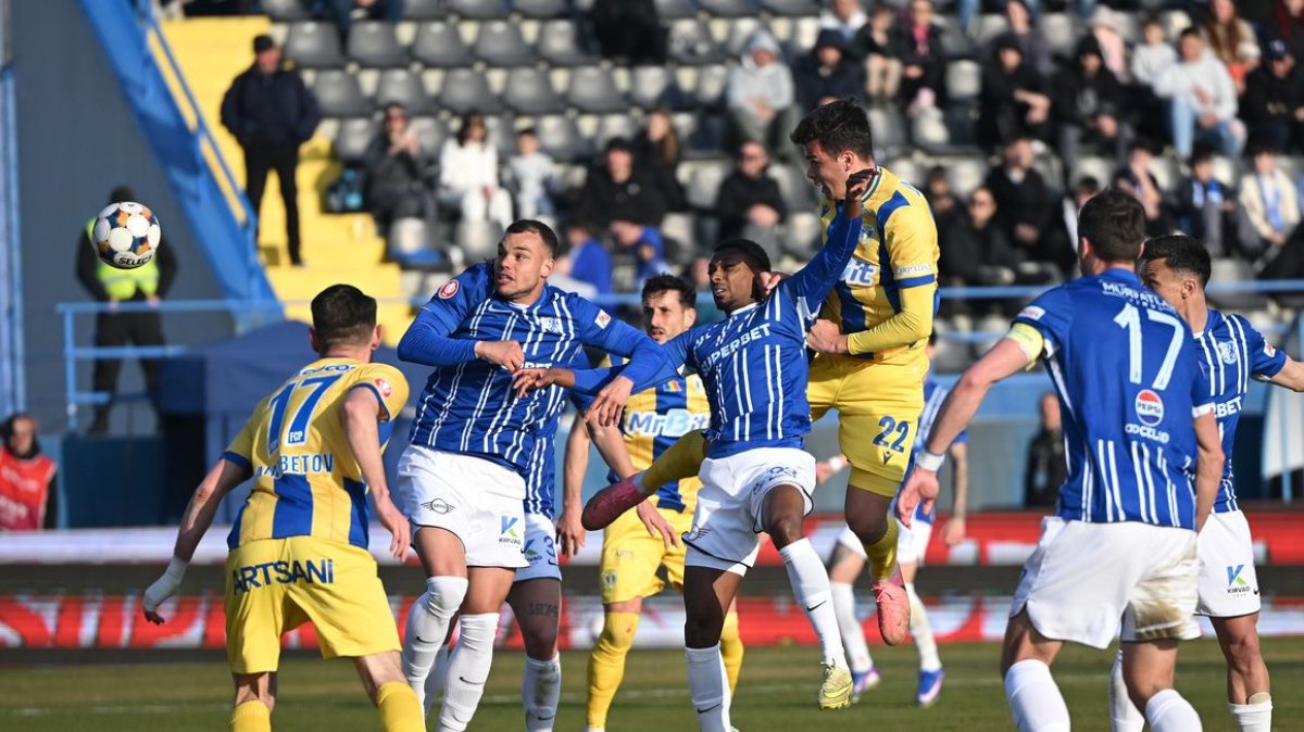 Farul Constanta invinge Petrolul Ploiesti cu 3-1 si ocupa locul 6. Ganea, gol a la Roberto Carlos Farul Constanta invinge Petrolul Ploiesti cu 3-1 si ocupa locul 6. Ganea, gol a la Roberto Carlos