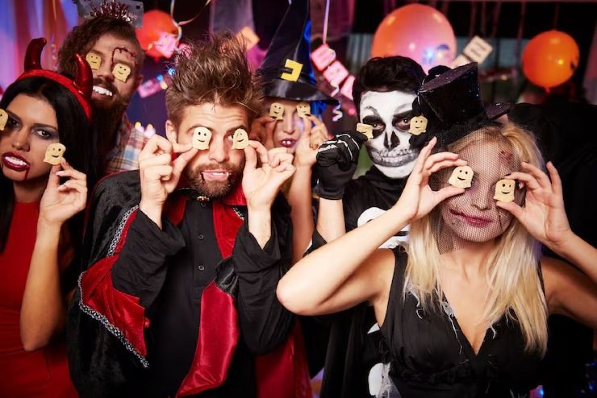 Moastele deranjeaza, Halloween-ul nu? Mesajul unui preot din Constanta despre democratie si libertate Moastele deranjeaza, Halloween-ul nu? Mesajul unui preot din Constanta despre democratie si libertate