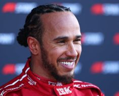 Formula 1: Lewis Hamilton a fost dus la centrul medical după Marele Premiu de la Singapore Formula 1: Lewis Hamilton a fost dus la centrul medical după Marele Premiu de la Singapore