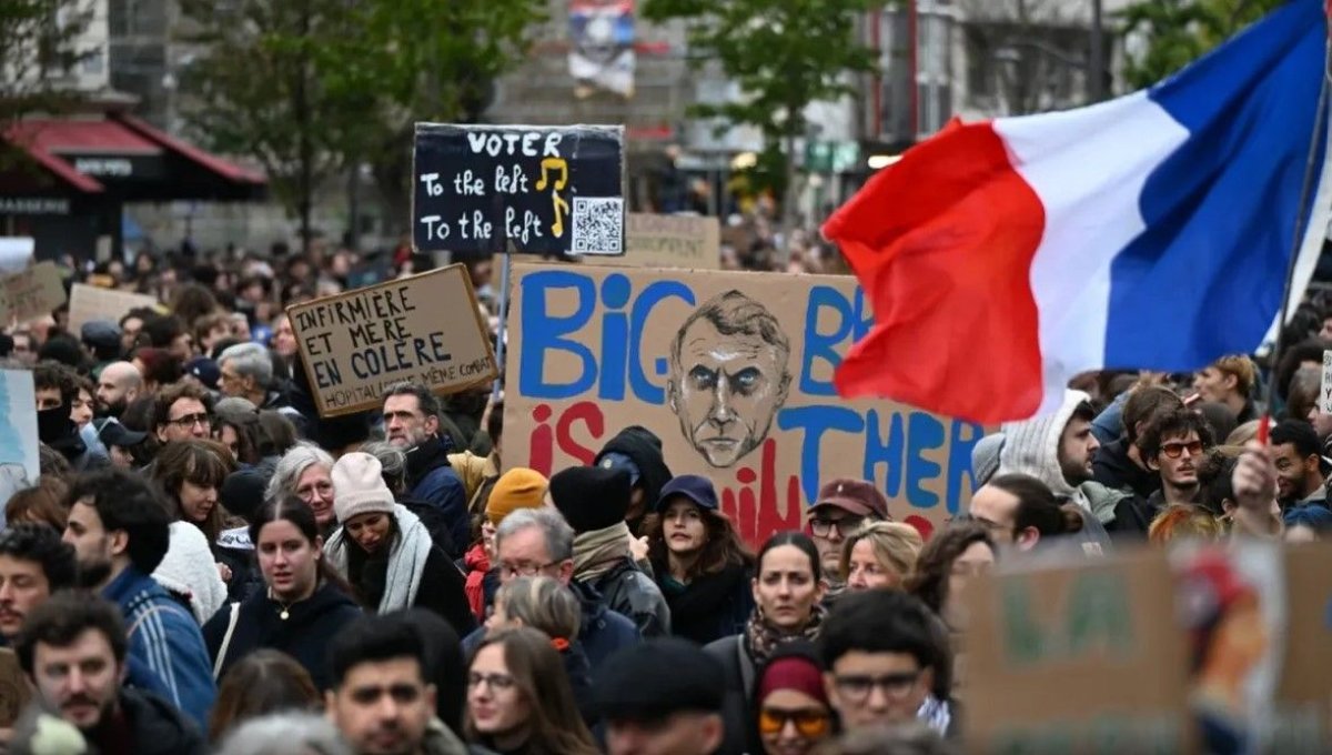 Proteste de amploare in Franta: zeci de mii de oameni au iesit in strada. Politia a folosit gaze lacrimogene Proteste de amploare in Franta: zeci de mii de oameni au iesit in strada. Politia a folosit gaze lacrimogene