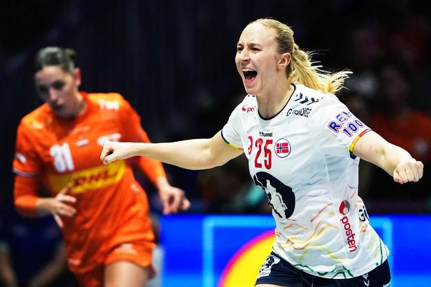 Transferul deceniului in handbal » Henny Reistad a fost prezentata la noua echipa Transferul deceniului in handbal » Henny Reistad a fost prezentata la noua echipa
