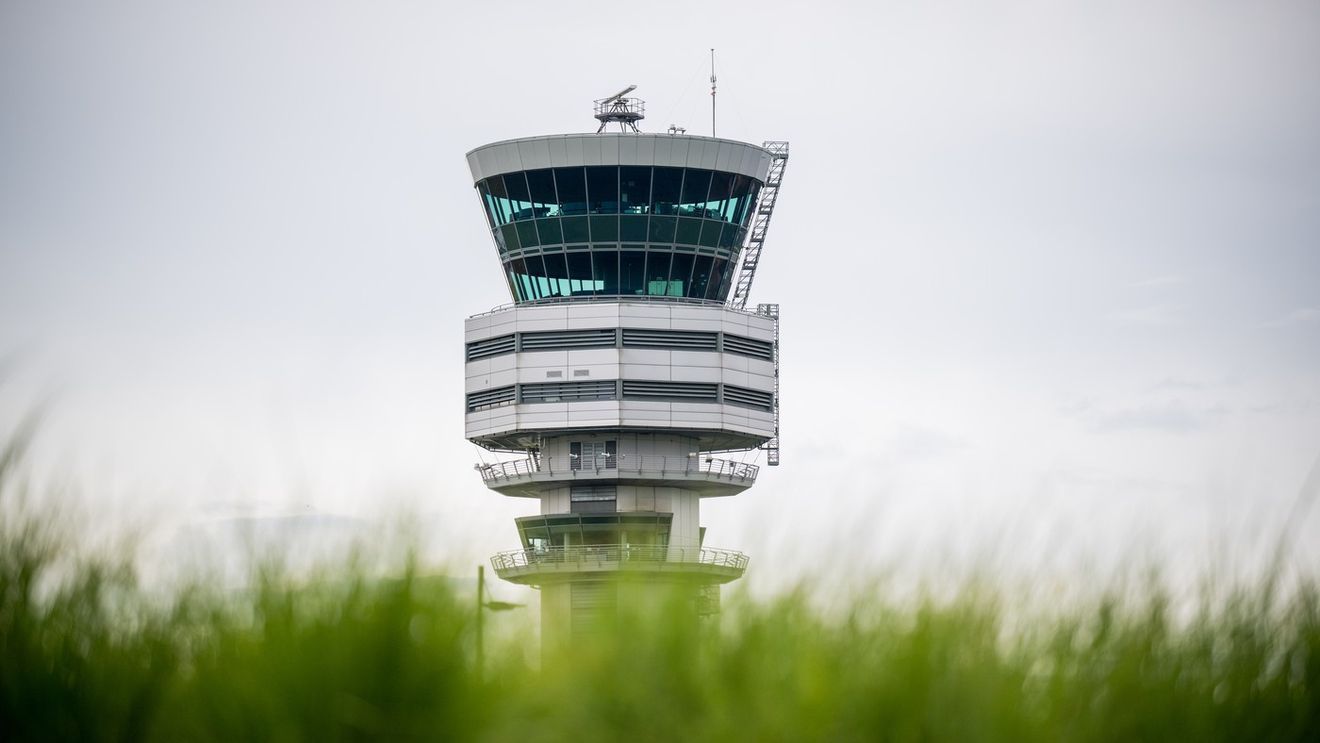 Ziua internationala a controlorilor de trafic aerian, sarbatorita pe 20 octombrie. Evenimentul marcheaza si infiintarea federatiei de profil Ziua internationala a controlorilor de trafic aerian, sarbatorita pe 20 octombrie. Evenimentul marcheaza si infiintarea federatiei de profil