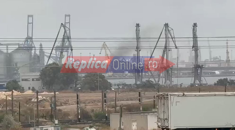 Incendiu la deseuri feroase in Port Agigea: intervin 3 masini de stingere. Video