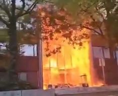 Au dat foc la școală: Protestele elevilor din Franța scapă de sub control. Video