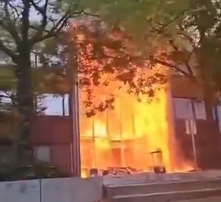 Au dat foc la școală: Protestele elevilor din Franța scapă de sub control. Video