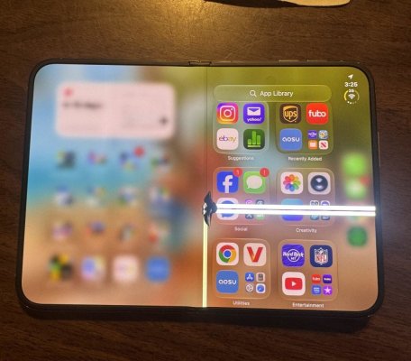 Ecranele celui mai scump telefon din istoria Apple au început să crape, la doar câteva zile de la lansare. Video