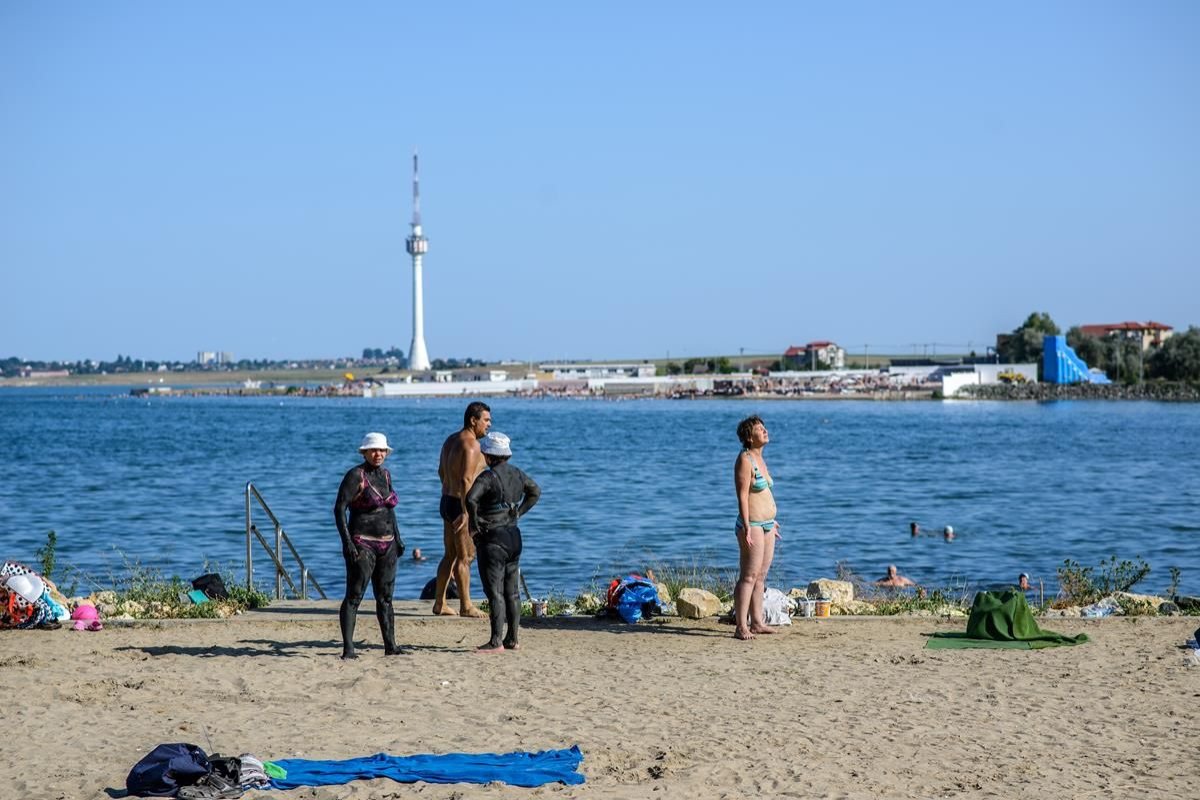 Afaceri pe 10 ani cu namolul din Techirghiol. Se imparte din nou lacul, dupa ce o firma cu datorii uriase a dat lovitura in vara Afaceri pe 10 ani cu namolul din Techirghiol. Se imparte din nou lacul, dupa ce o firma cu datorii uriase a dat lovitura in vara
