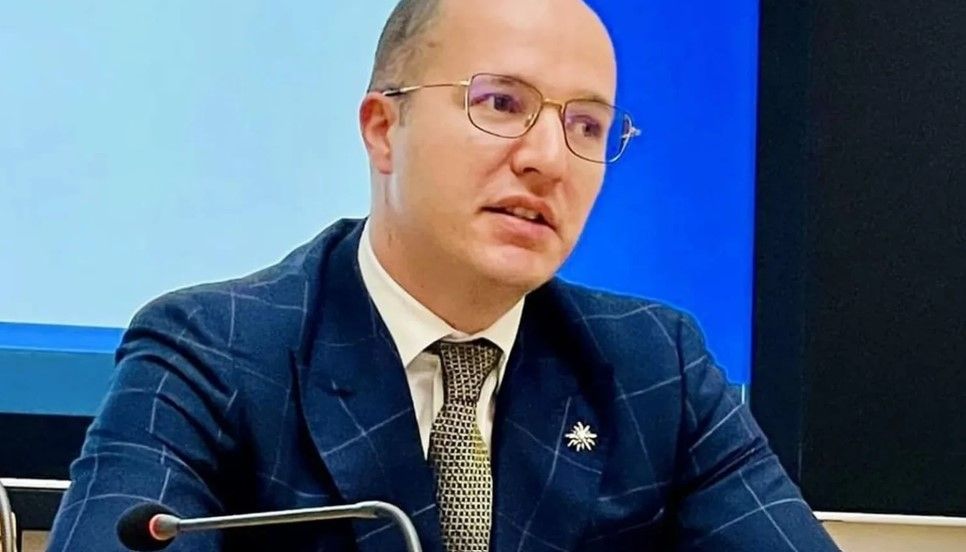 Fiul lui Tudorel Toader a fost suspendat de la Facultatea de Drept dupa arestarea preventiva Fiul lui Tudorel Toader a fost suspendat de la Facultatea de Drept dupa arestarea preventiva