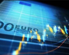 Românii care plătesc rate și chirii, îngenunchiați de cursul euro care a atins nivelul record de 5,34 lei