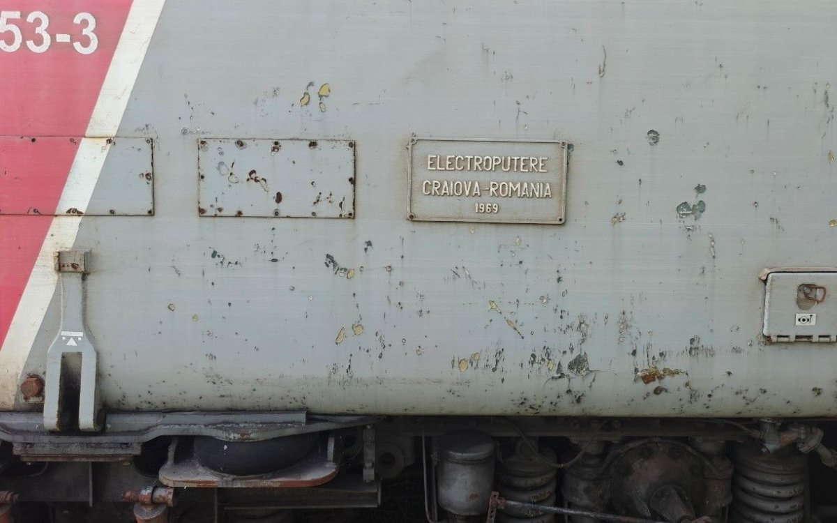 Cat cere Fiscul pe locomotivele si vagoanele CFR abandonate prin diferite depouri?! Cat cere Fiscul pe locomotivele si vagoanele CFR abandonate prin diferite depouri?!