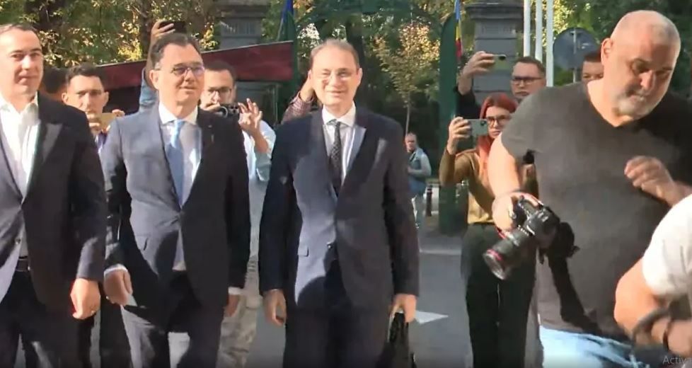 Luca Niculescu, discutii decisive pentru formarea Guvernului. Premierul desemnat a ajuns la sediul PSD