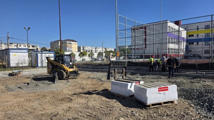 Primăria Năvodari modernizează zona viitoarei școli: trotuare noi și parcare pe străzile Pescărușului și Măceșului