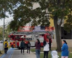 Intervenția nu așteaptă după telecomandă! Cum a încurcat o barieră accesul pompierilor pentru stingerea unui incendiu la un bloc din Constanța. Video Intervenția nu așteaptă după telecomandă! Cum a încurcat o barieră accesul pompierilor pentru stingerea unui incendiu la un bloc din Constanța. Video