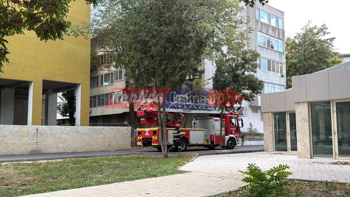 Interventia nu asteapta dupa telecomanda! Cum a incurcat o bariera accesul pompierilor pentru stingerea unui incendiu la un bloc din Constanta. Video Interventia nu asteapta dupa telecomanda! Cum a incurcat o bariera accesul pompierilor pentru stingerea unui incendiu la un bloc din Constanta. Video