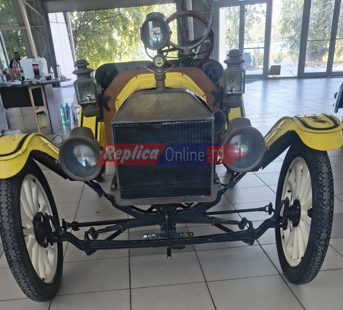 Bijuterii pe patru roti la Constanta: Peste 100 de masini de colectie, expuse la JKL Retro Fest. Video Bijuterii pe patru roti la Constanta: Peste 100 de masini de colectie, expuse la JKL Retro Fest. Video
