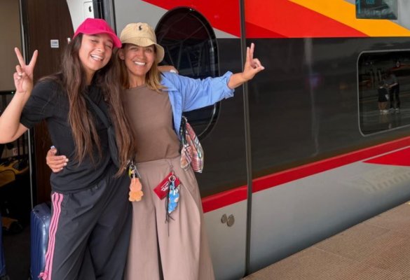 Surpriză pentru Mirela Retegan și Maya în China, după ce au cumpărat bilete la clasa I la tren