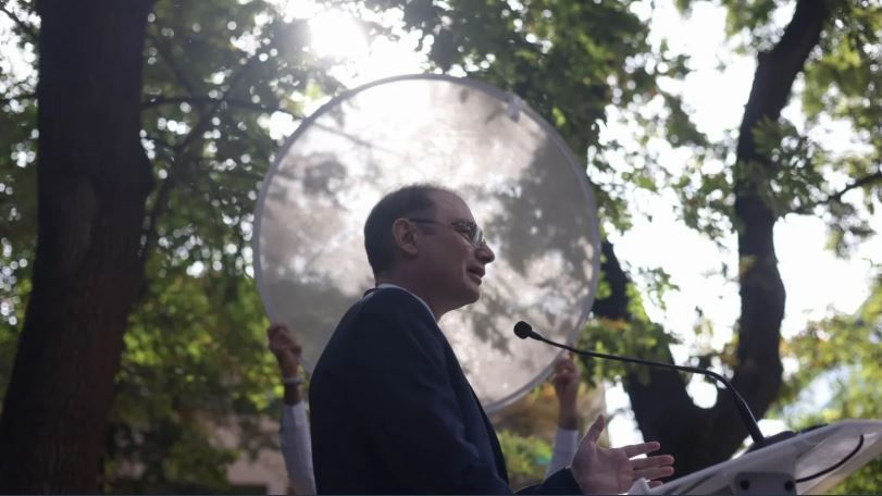 Schimbare de strategie: Niculescu preia ideea lui Grindeanu si propune un armistitiu de sase luni la Guvern