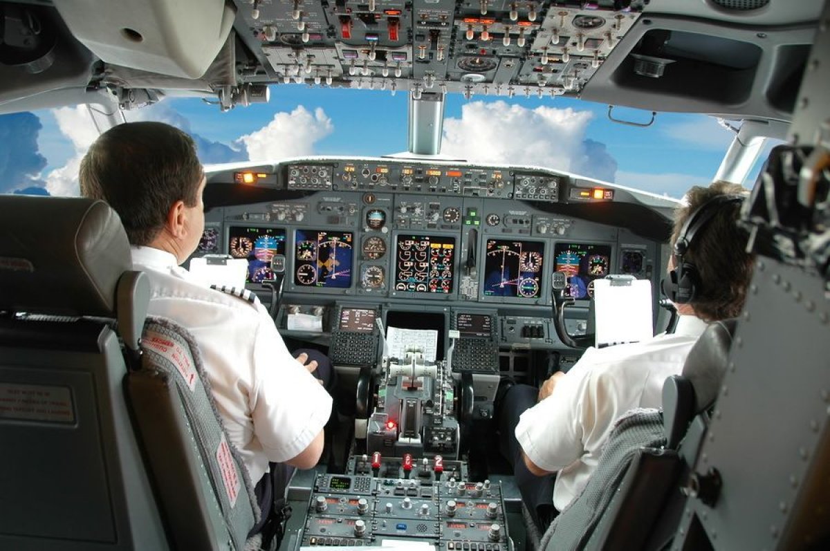 Aterizare de urgenta pe Aeroportul Otopeni! Un avion Wizz Air, cu peste 200 de persoane la bord, ar fi lovit un stol de pasari Aterizare de urgenta pe Aeroportul Otopeni! Un avion Wizz Air, cu peste 200 de persoane la bord, ar fi lovit un stol de pasari
