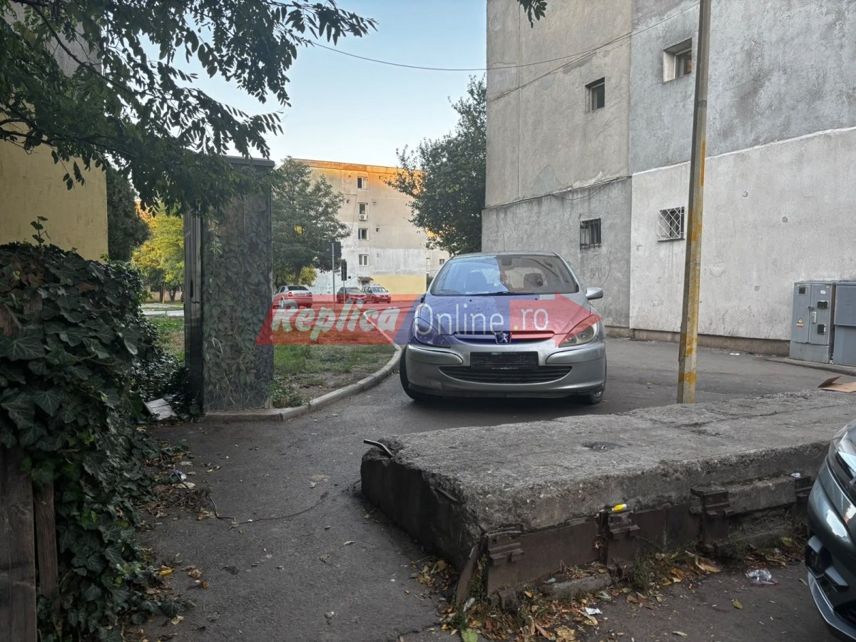 Un sofer de top s-a dat in spectacol la CET. si-a facut bodega in masina, dar a baut atat de mult, incat s-a ratacit in parcare. Video Un sofer de top s-a dat in spectacol la CET. si-a facut bodega in masina, dar a baut atat de mult, incat s-a ratacit in parcare. Video