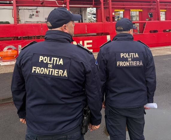 Misiune indeplinita in Marea Neagra. Toti cei 9 marinari de pe nava atacata au fost adusi teferi in Portul Constanta. Video