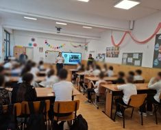 Poliția Română anunță controale permanente în școli: Cum vor fi protejați elevii în anul școlar 2026-2027 Poliția Română anunță controale permanente în școli: Cum vor fi protejați elevii în anul școlar 2026-2027
