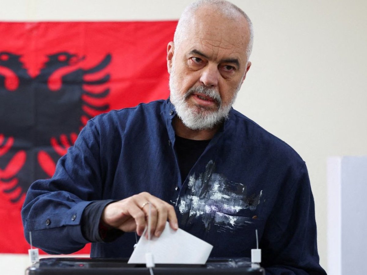 Proteste violente in Albania pentru demiterea premierului. Sute de protestatari au ajuns in arest Proteste violente in Albania pentru demiterea premierului. Sute de protestatari au ajuns in arest