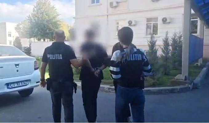 Bărbat din Constanța, arestat preventiv după ce și-a bătut și târât soția în curte, de față cu copiii. Video