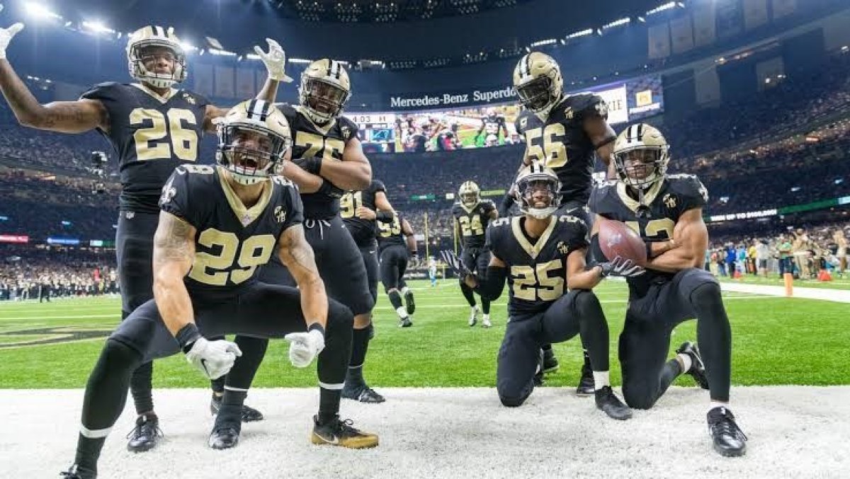NFL: 300 de burgeri, 300 de pizza, 300 de hotdogi... Comanda XXL pentru jucatorii meciului de la Paris NFL: 300 de burgeri, 300 de pizza, 300 de hotdogi... Comanda XXL pentru jucatorii meciului de la Paris