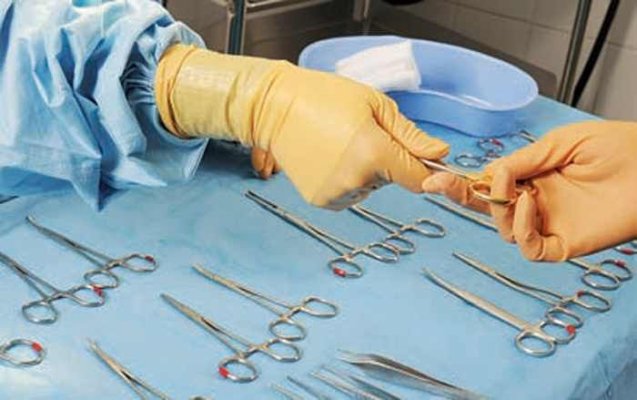 Sentință pentru chirurgul care a secționat un vas de sânge în timpul unei biopsii: Fără drept de practică și despăgubiri pentru familie