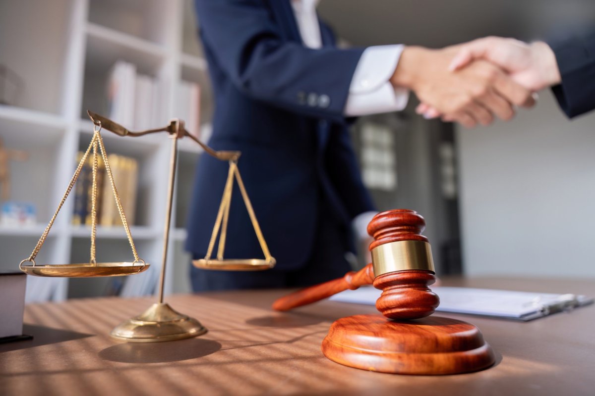 Banca iti verifica tranzactiile. Ce documente poate cere si cand iti poate bloca contul Banca iti verifica tranzactiile. Ce documente poate cere si cand iti poate bloca contul