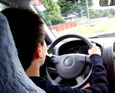 Minor de 15 ani, prins de polițiști la volan, pe străzile din Mircea Vodă Minor de 15 ani, prins de polițiști la volan, pe străzile din Mircea Vodă