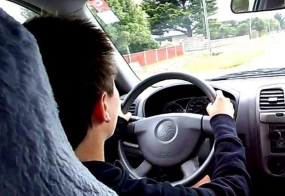 Minor de 15 ani, prins de polițiști la volan, pe străzile din Mircea Vodă