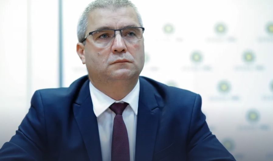 Planul din spatele desfiintarii inspectoratelor scolare. Va reusi ministrul Ionescu sa faca reforma sau totul se va reduce la schimbarea stampilelor? Planul din spatele desfiintarii inspectoratelor scolare. Va reusi ministrul Ionescu sa faca reforma sau totul se va reduce la schimbarea stampilelor?