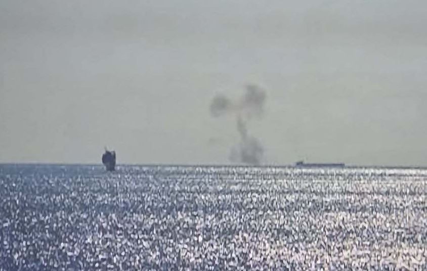ALERTa in Marea Neagra: Nava in flacari la 13 mile de Sulina. Opt navigatori sunt disparuti
