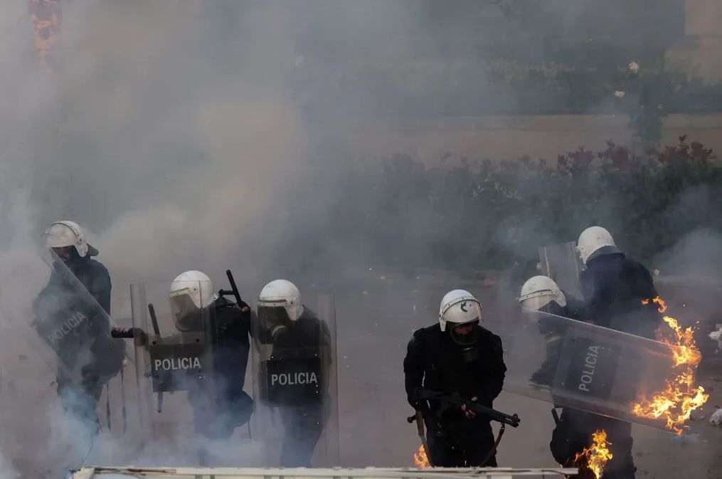 Dupa sapte zile de proteste violente la Tirana, premierul albanez spune ca s-a depasit &bdquo;linia rosie&rdquo;