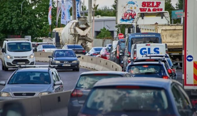 Rovinieta este mai scumpă pentru mașinile poluante, dar dispare taxa de pod!
