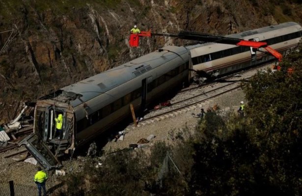 A fost activat Planul Roșu în Spania! Două trenuri de mare viteză s-au ciocnit. Video