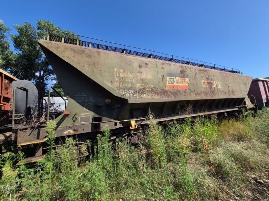  Cât cere Fiscul pe locomotivele și vagoanele CFR abandonate prin diferite depouri?!
