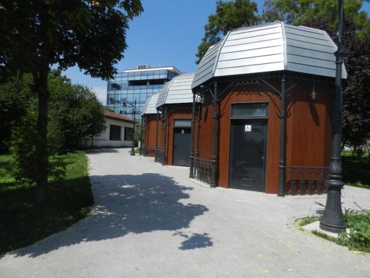 Incredibil! Cum arată WC-urile din Constanţa care au costat cât trei apartamente