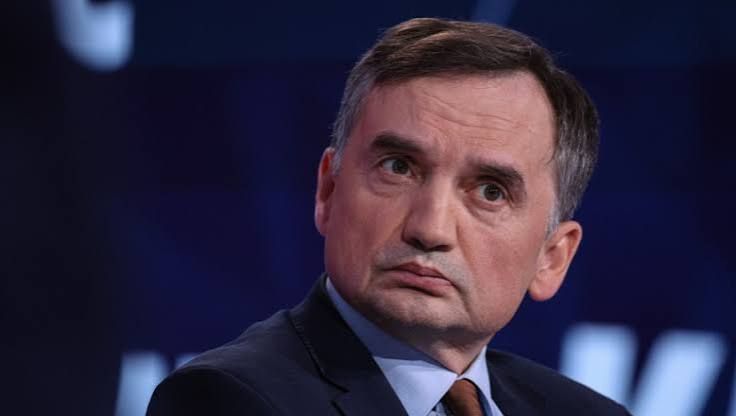 Lovitura constitutionala in desfasurare in Polonia! Tribunalul Constitutional din Varsovia a fost luat cu asalt dupa o alerta de securitate. Video Lovitura constitutionala in desfasurare in Polonia! Tribunalul Constitutional din Varsovia a fost luat cu asalt dupa o alerta de securitate. Video