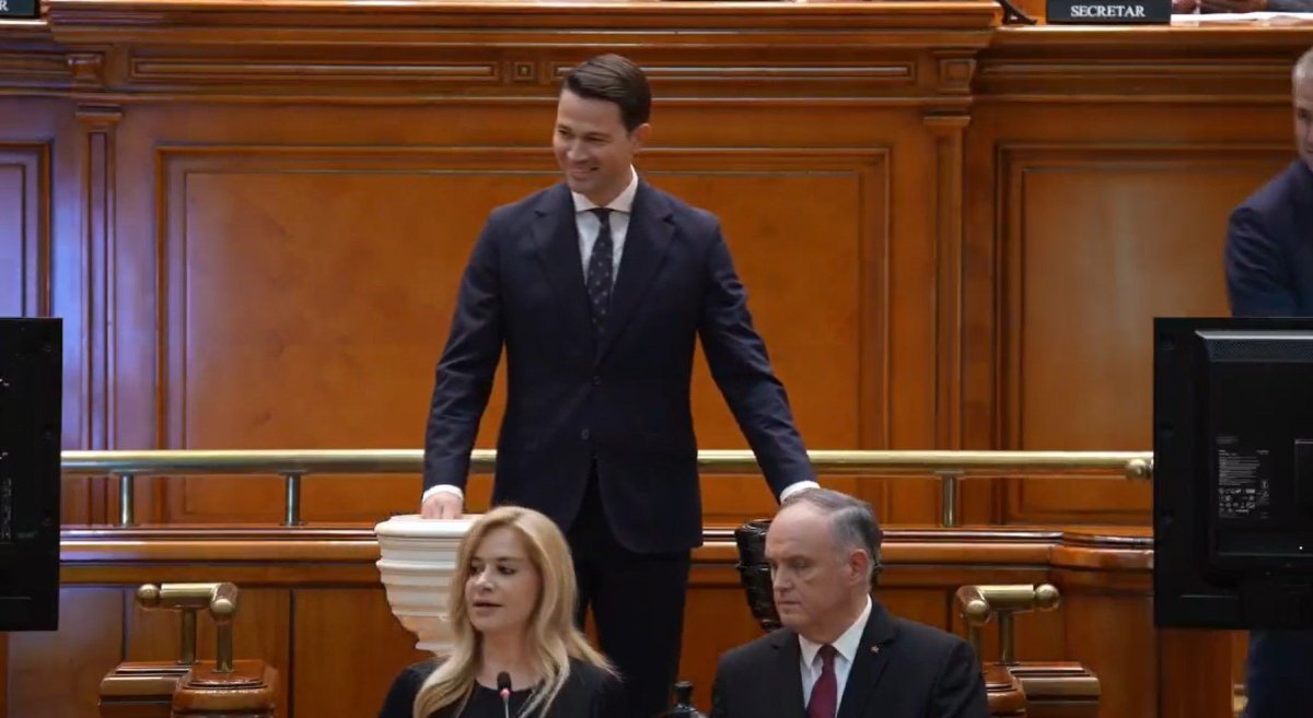 Romania are, in sfarsit, Executiv! Guvernul Luca Niculescu a trecut cu o majoritate confortabila, punand capat unui blocaj de 6 luni Romania are, in sfarsit, Executiv! Guvernul Luca Niculescu a trecut cu o majoritate confortabila, punand capat unui blocaj de 6 luni