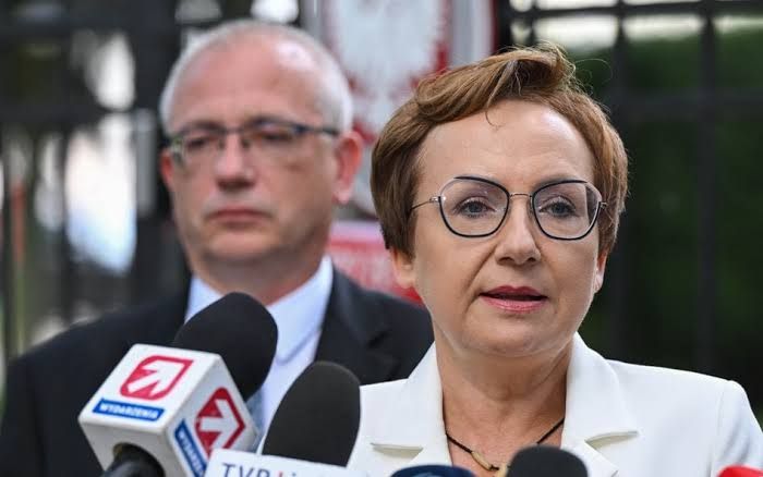 Lovitura constitutionala in desfasurare in Polonia! Tribunalul Constitutional din Varsovia a fost luat cu asalt dupa o alerta de securitate. Video Lovitura constitutionala in desfasurare in Polonia! Tribunalul Constitutional din Varsovia a fost luat cu asalt dupa o alerta de securitate. Video