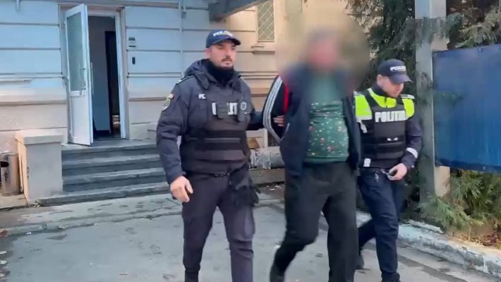 Un bărbat a fost reținut după ce a încălcat ordinul de protecție și a distrus o autospecială de poliție, la Peștera. Video