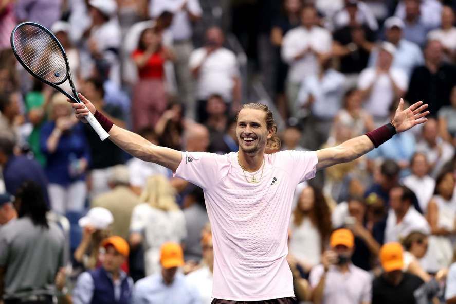 Alexander Zverev si-a asigurat locul 1 mondial dupa ce s-a calificat in sferturi la Viena Alexander Zverev si-a asigurat locul 1 mondial dupa ce s-a calificat in sferturi la Viena