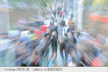 Aproape 4.000 de persoane, angajate în urma bursei locurilor de muncă pentru absolvenţi