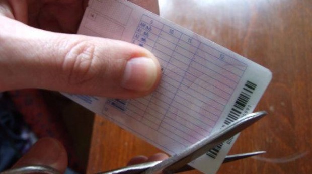 Cu permisul suspendat pentru alcool la volan, s-a prezentat baut la examenul pentru redobandirea permisului Cu permisul suspendat pentru alcool la volan, s-a prezentat baut la examenul pentru redobandirea permisului