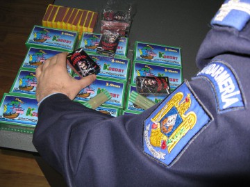 Aproape 2000 articole pirotehnice ridicate în vederea confiscării de polițiști