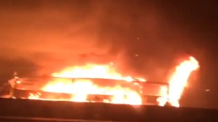 ARDE O NAVĂ MILITARĂ ÎN PORTUL CONSTANŢA!