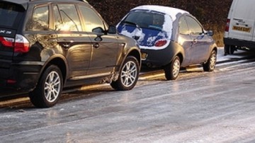 Atenție, șoferi! Poleiul pune în pericol traficul rutier