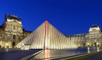 Muzeul Luvru din Paris a fost închis „din motive de securitate” 